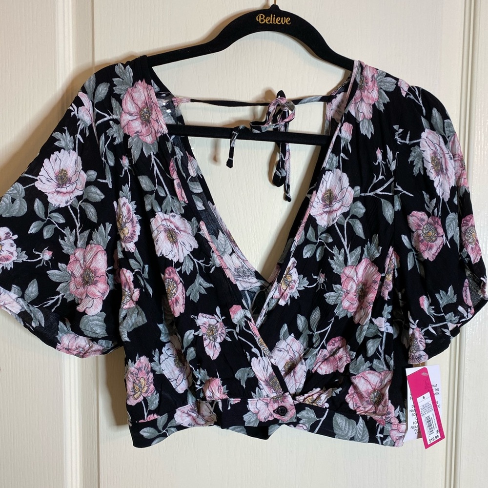 Floral V-Cut Crop Top